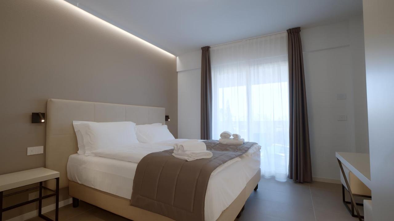 Hotel Cristal Σιρμιόνε Εξωτερικό φωτογραφία