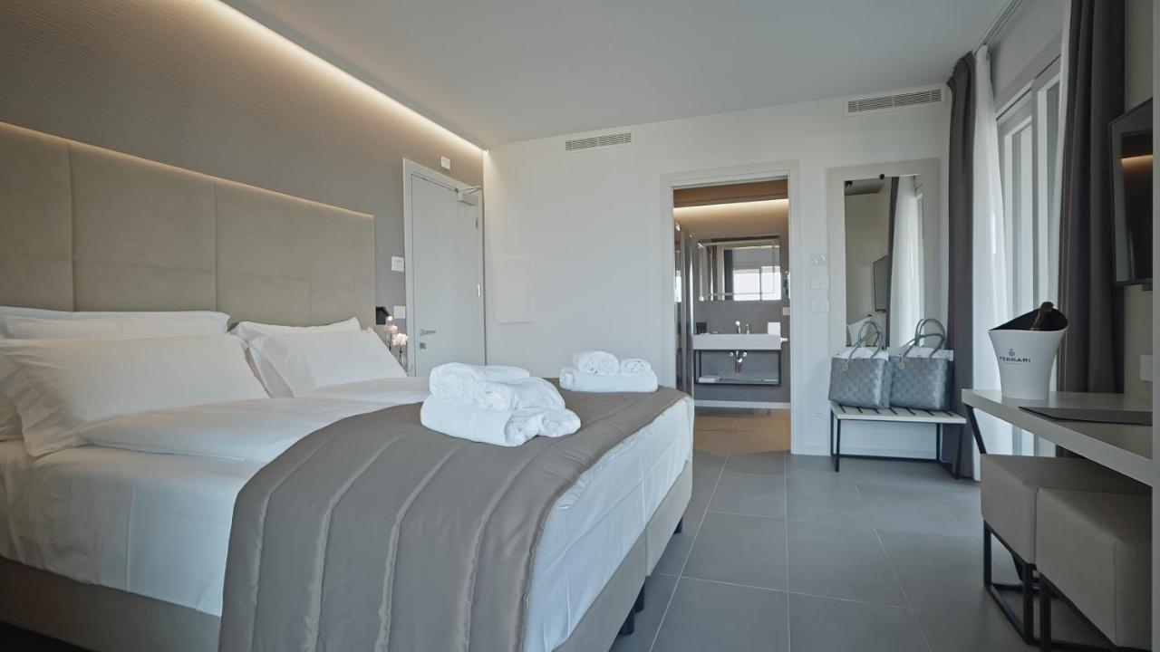 Hotel Cristal Σιρμιόνε Εξωτερικό φωτογραφία
