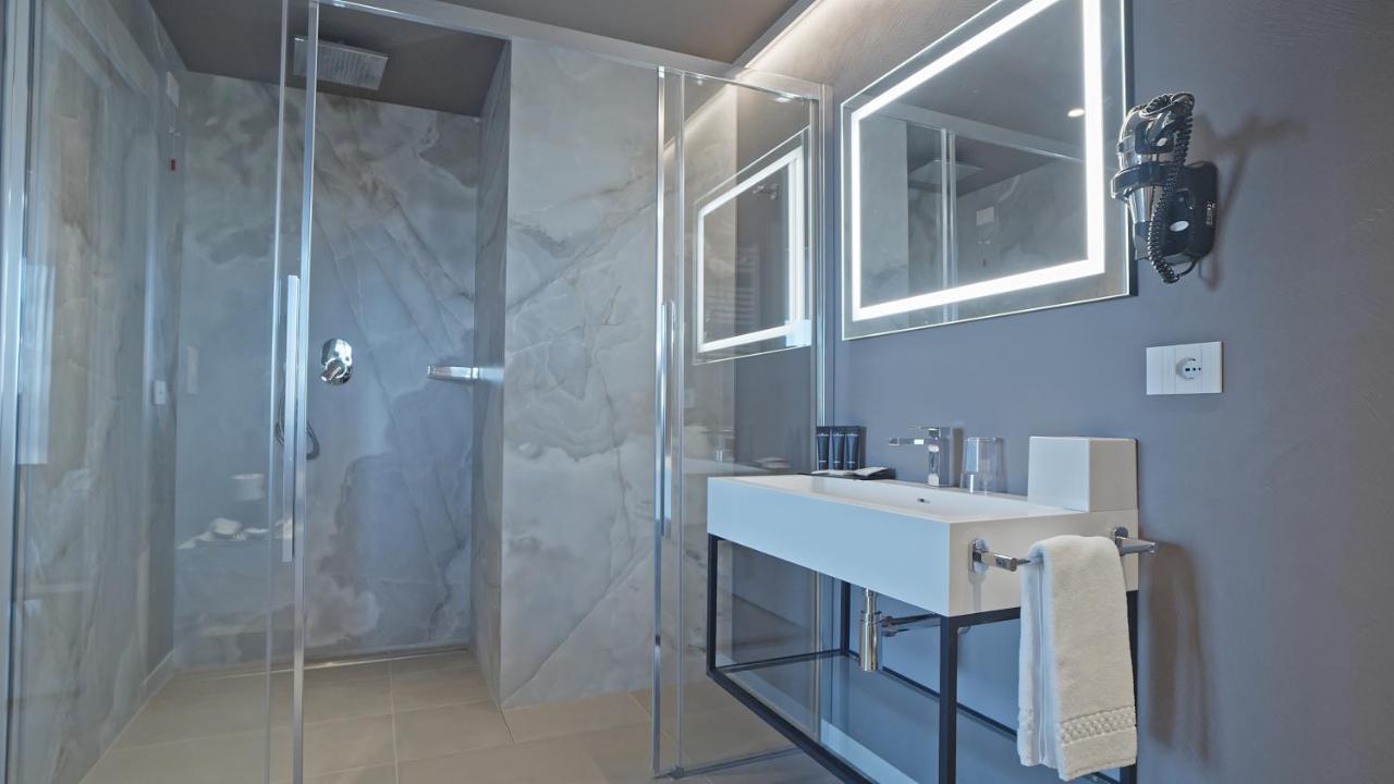 Hotel Cristal Σιρμιόνε Εξωτερικό φωτογραφία