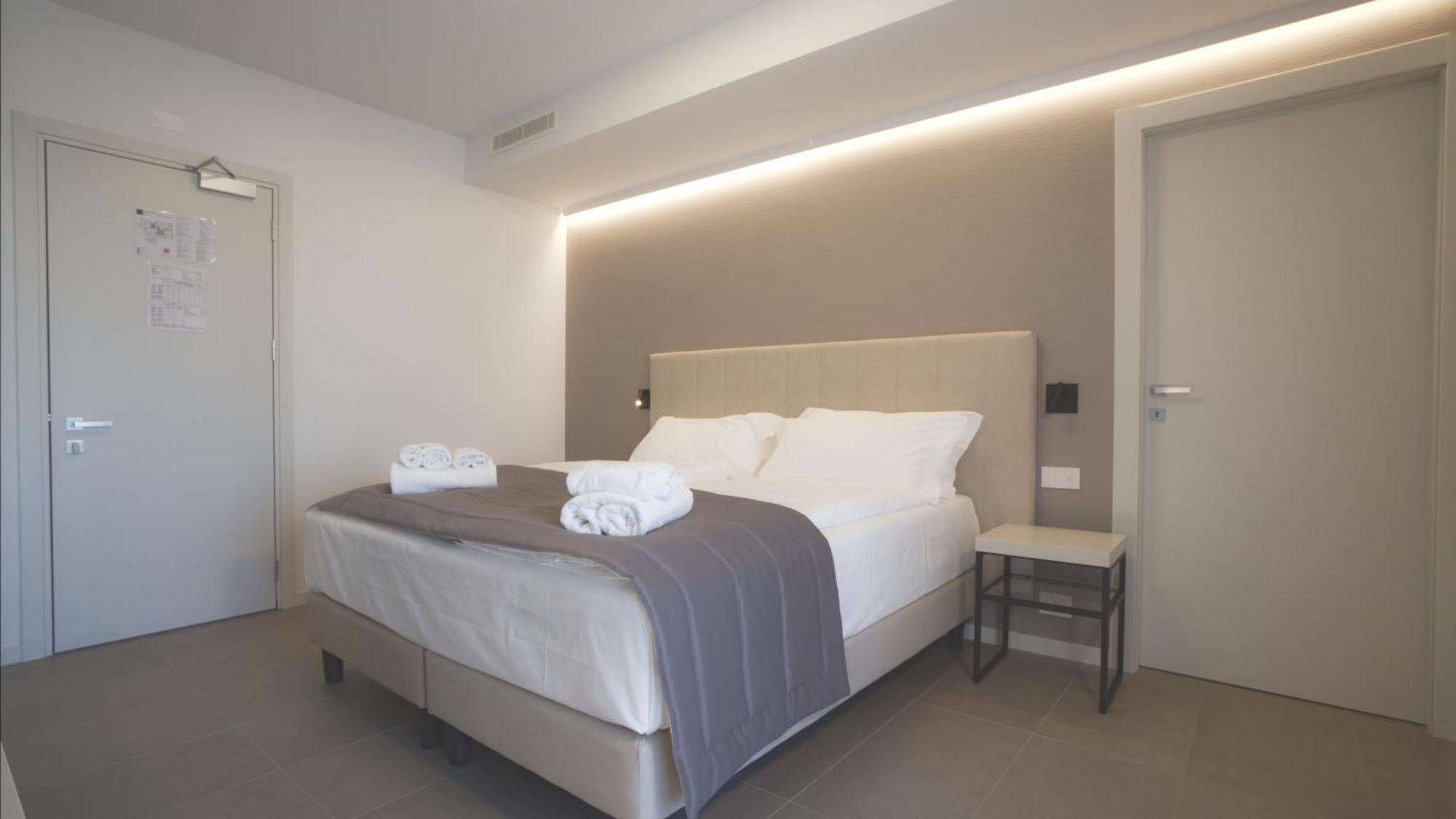 Hotel Cristal Σιρμιόνε Εξωτερικό φωτογραφία