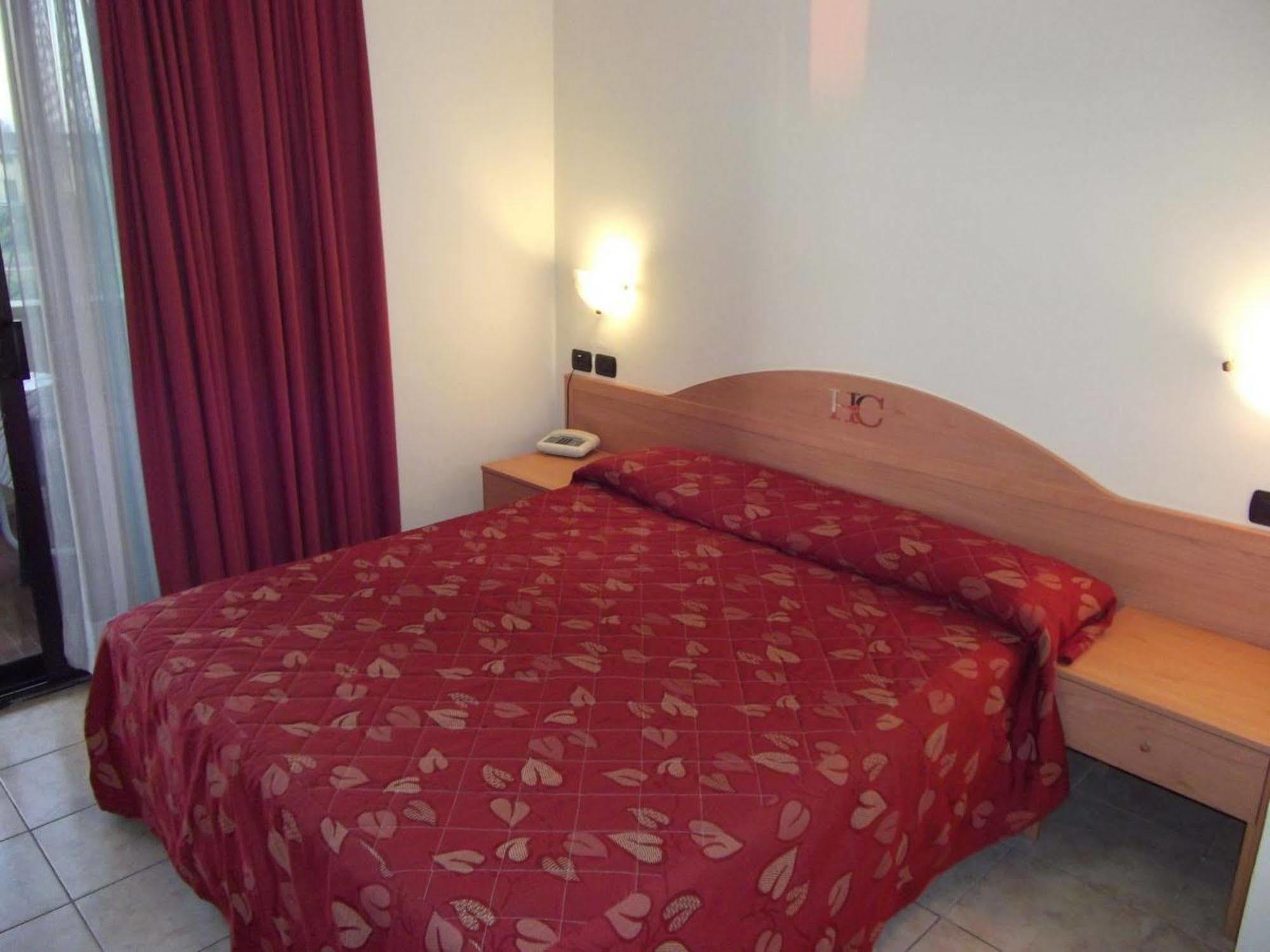 Hotel Cristal Σιρμιόνε Εξωτερικό φωτογραφία