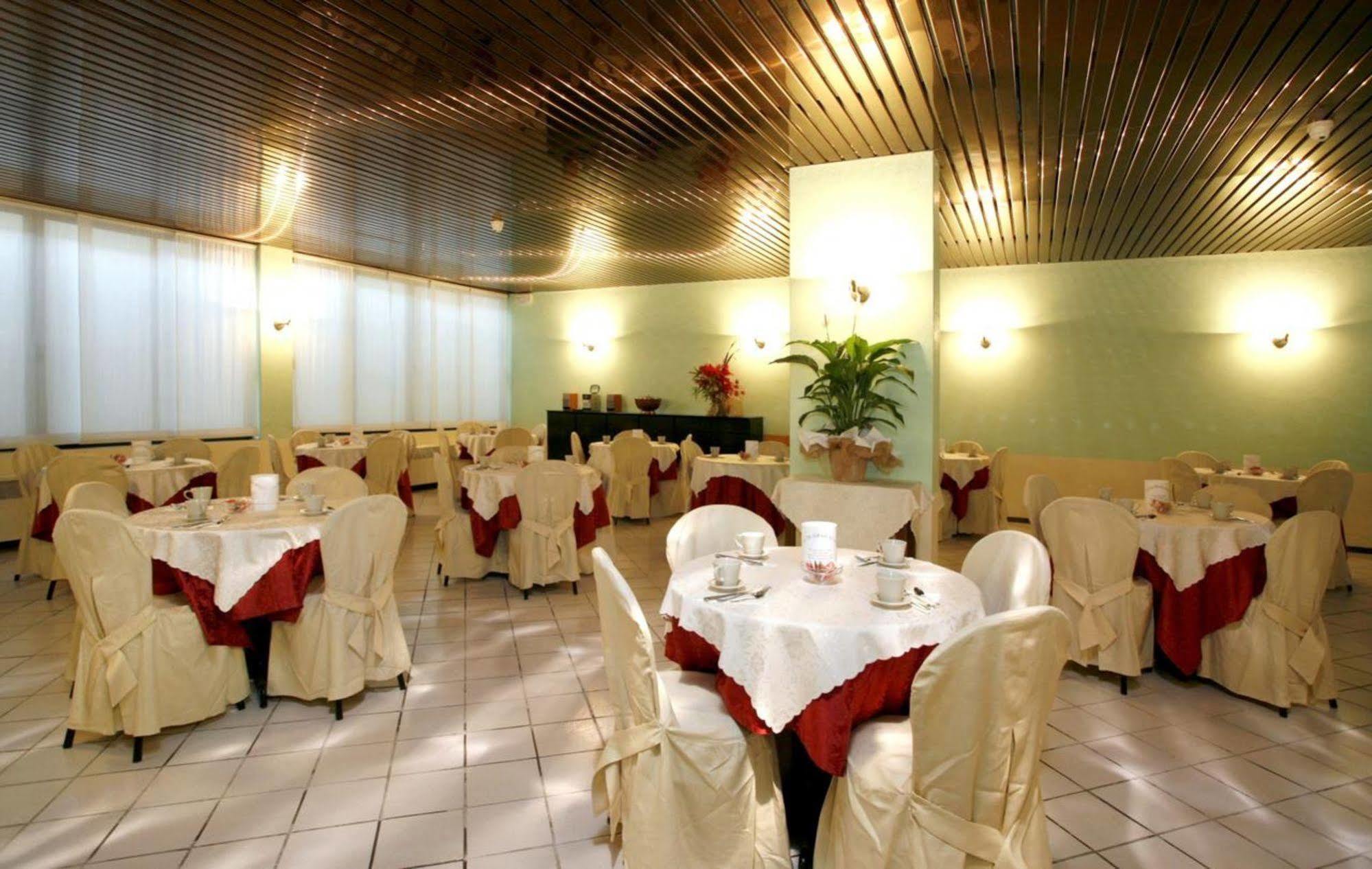 Hotel Cristal Σιρμιόνε Εξωτερικό φωτογραφία
